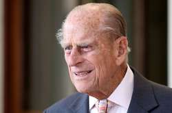 Муж Елизаветы II сменил автомобиль на повозку