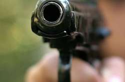  З місця злочину поліція вилучила пістолет Форт-12 