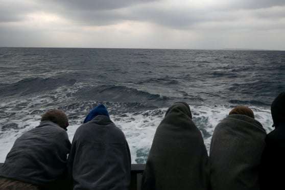 У Середземному морі мігранти захопили танкер, який їх врятував