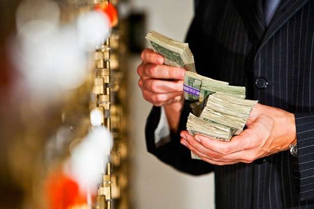 На Прикарпатті керівник банку викрав з депозитів клієнтів 1,5 млн гривень