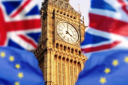 Парламент Британии проголосовал за отсрочку Brexit