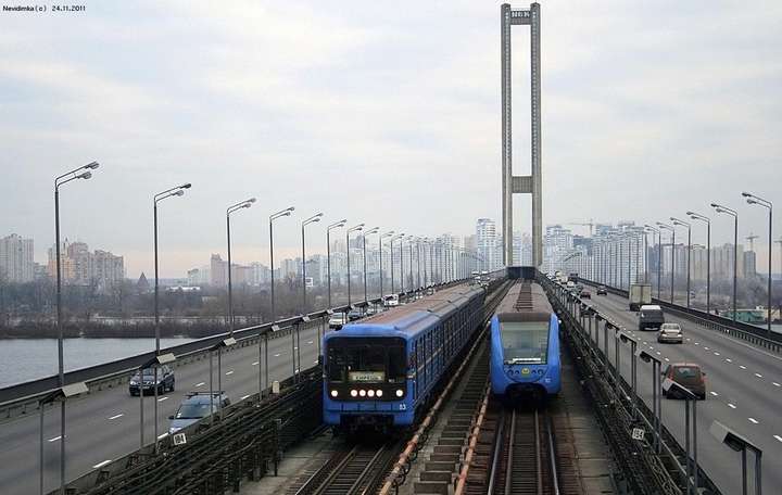 В Киеве почти на месяц ограничат движение по Южному мосту