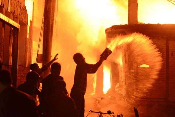 У Бангладеш під час пожежі в офісному будинку загинули семеро людей
