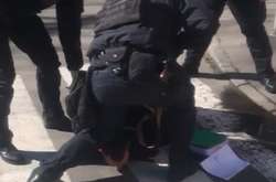 Затримання підозрюваних у вимаганні майнових прав на перевезення автобусним маршрутом