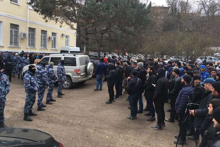 Суд окупантів заарештував 11 кримськотатарських активістів