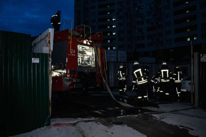 На будівництві у Києві сталася пожежа (фото)
