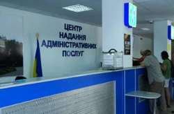 У Центрах адмінпослуг починають видавати водійські права і номери на авто