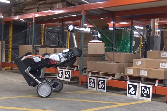Boston Dynamics показала новую версию своего робота-грузчика (видео)