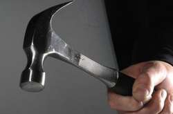 На Видубичах водій вантажівки вдарив молотком іншого шофера