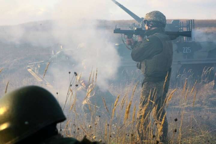 Бойовики на Донбасі здійснили три прицільні обстріли позицій ЗСУ