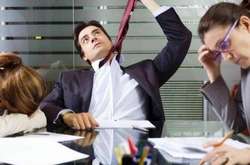 Під час субкомфортних погодних умов у людей можуть спостерігатися: зниження уваги та працездатності, підвищена сонливість, зростає збудливість та дратівливість, зниження імунітету