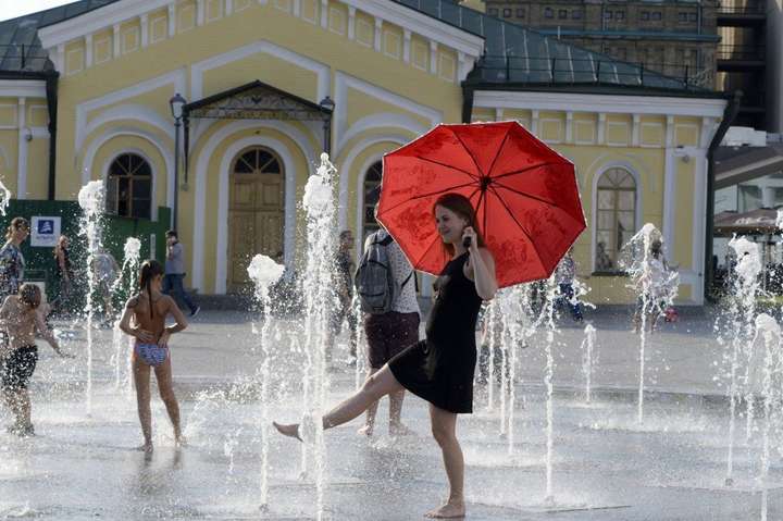 Кліматологи заперечили, що літо в Києві скоротилося 