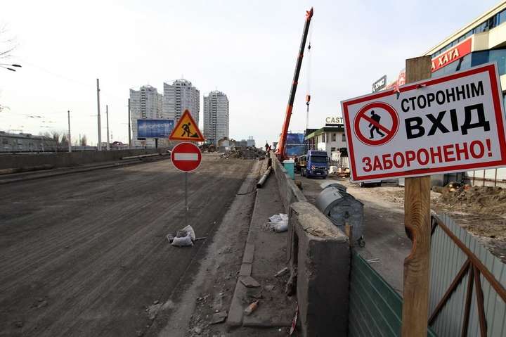 Столична влада запевняє, що зміни руху через ремонт Шулявського мосту сподобалися киянам