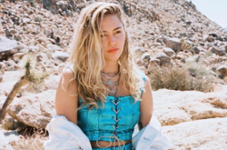 Майли Сайрус певица вернулась к образу из сериала «Ханна Монтана»