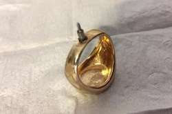  У Тернопільську область ввезли перстні з авторучками 