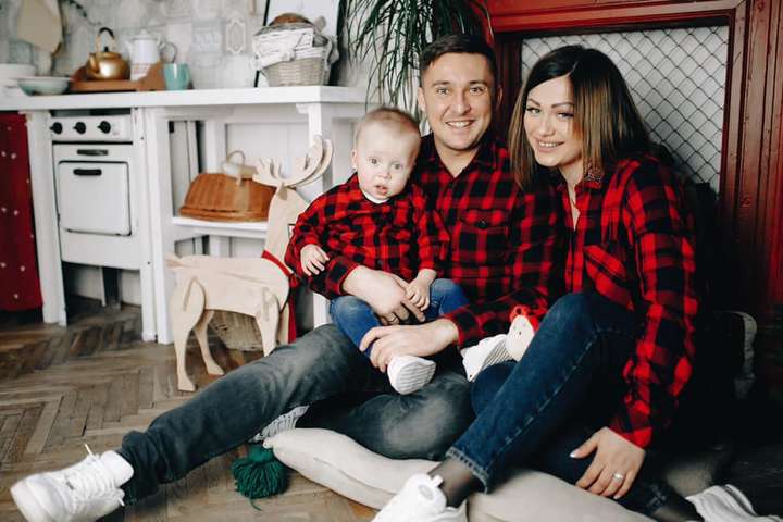 Дружина українського футболіста розповіла, як разом із сином подолала рак