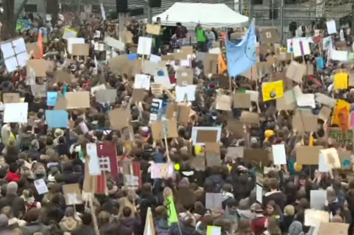 Десятки тисяч школярів в Берліні виступили на захист клімату