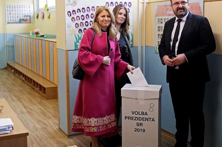 Другий тур виборів президента проходить у Словаччині