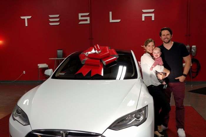 Tesla подарує два електрокари блогеру, який заробив для компанії $12 млн