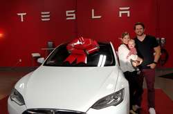 Tesla подарує два електрокари блогеру, який заробив для компанії $12 млн