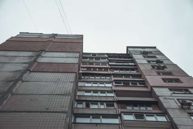 У Києві чоловік викинувся з 16 поверху