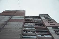 У Києві чоловік викинувся з 16 поверху