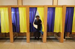  На території Харківської області створено 14 окружних виборчих комісій та 1681 територіальна виборча дільниця 