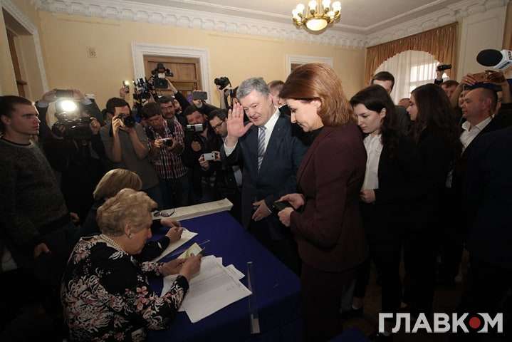 Порошенко проголосовал на выборах (фото)