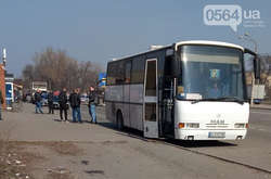 У Кривому Розі біля окружної комісії помітили підозрілий автобус 