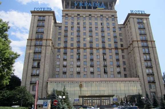 Поліція не знайшла вибухівку у готелі «Україна» 