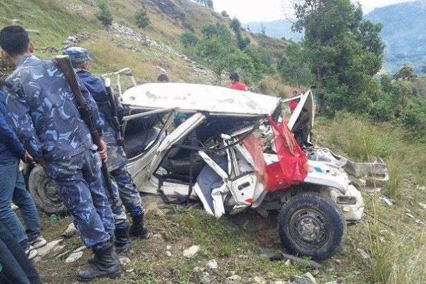 У Непалі після падіння автомобіля з обриву загинуло шість осіб