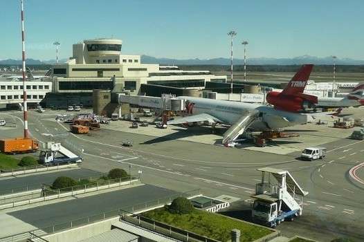 В італійському аеропорту «Мілан-Мальпенса» через дрон змінили місце вильоту чотири літаки