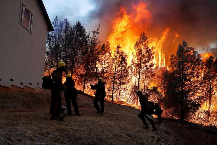 У Китаї при гасінні лісових пожеж загинули десятки пожежників