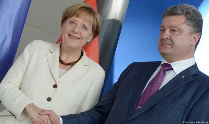 Меркель телефоном привітала Порошенка із виходом у другий тур 