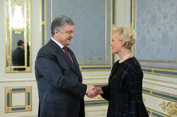 Президент України Петро Порошенко зустрівся з вдовою сенатора США Джона Маккейна Сінді Маккейн