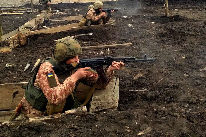 Доба на Донбасі: 18 ворожих обстрілів, трьох українських бійців поранено