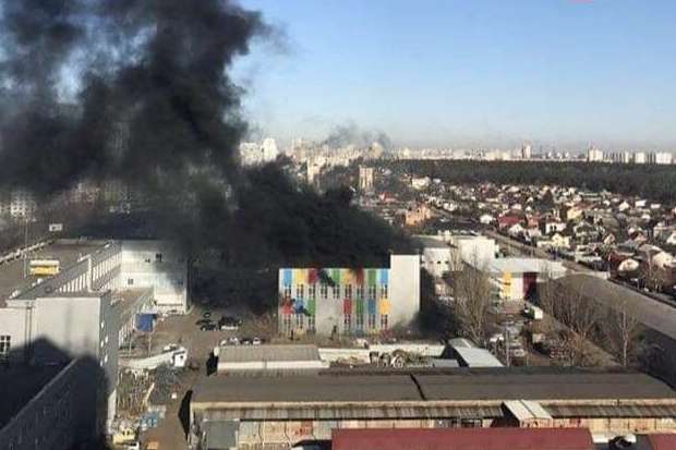 Пожежу в бізнес-центрі ліквідовано: є постраждалі (відео)