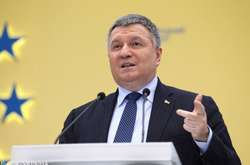 Аваков пообіцяв, що правоохоронці будуть активніше голосувати у другому турі 