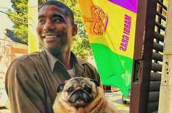 Курьер службы доставки придумал позитивное развлечение на работе