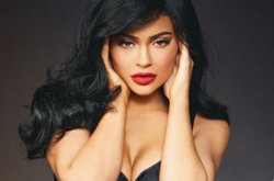 Стало известно, сколько стоит сумка дочки самой молодой миллиардерши