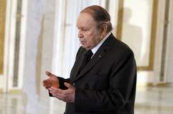 Президент Алжиру пішов у відставку після 20 років правління