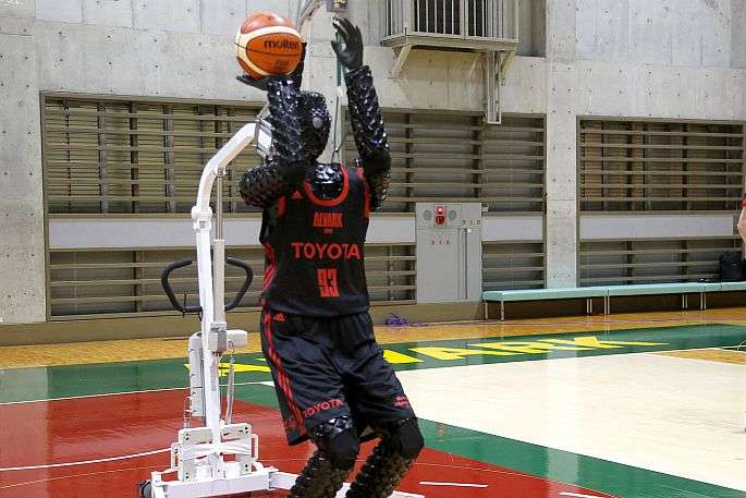 У Японії вдосконалили робота-баскетболіста (відео)
