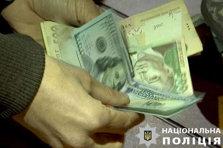 Ці грошенята не потрапили до адресата - Поліція затримала двох осіб за підозрою в організації договірного матчу «Зоря» - «Динамо» (фото)