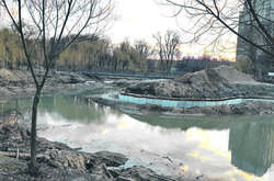 Озеро у парку «Відрадний» розрили і покинули (фото)