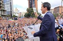 З Гуайдо зняли депутатську недоторканність