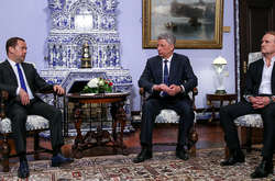 Кабмин запретил нерегулярные полеты в РФ после скандального «вояжа» Бойко и Медведчука