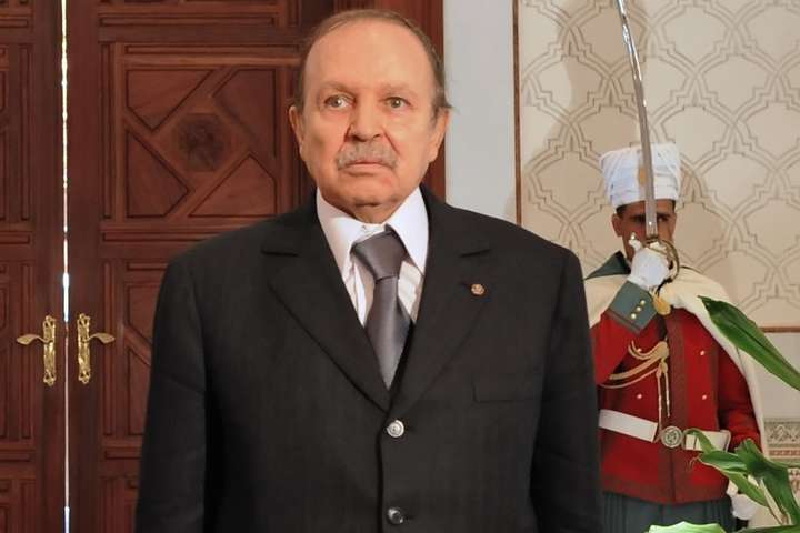 Екс-президент Алжиру вибачився перед народом
