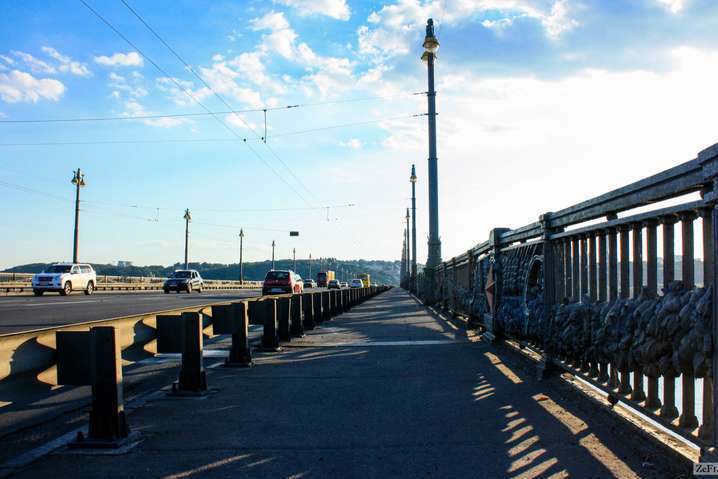 Рух по мосту Патона буде частково перекрито на чотири дні