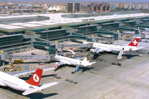 Обидва аеропорти Стамбула призупинять роботу на півдоби