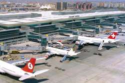Обидва аеропорти Стамбула призупинять роботу на півдоби